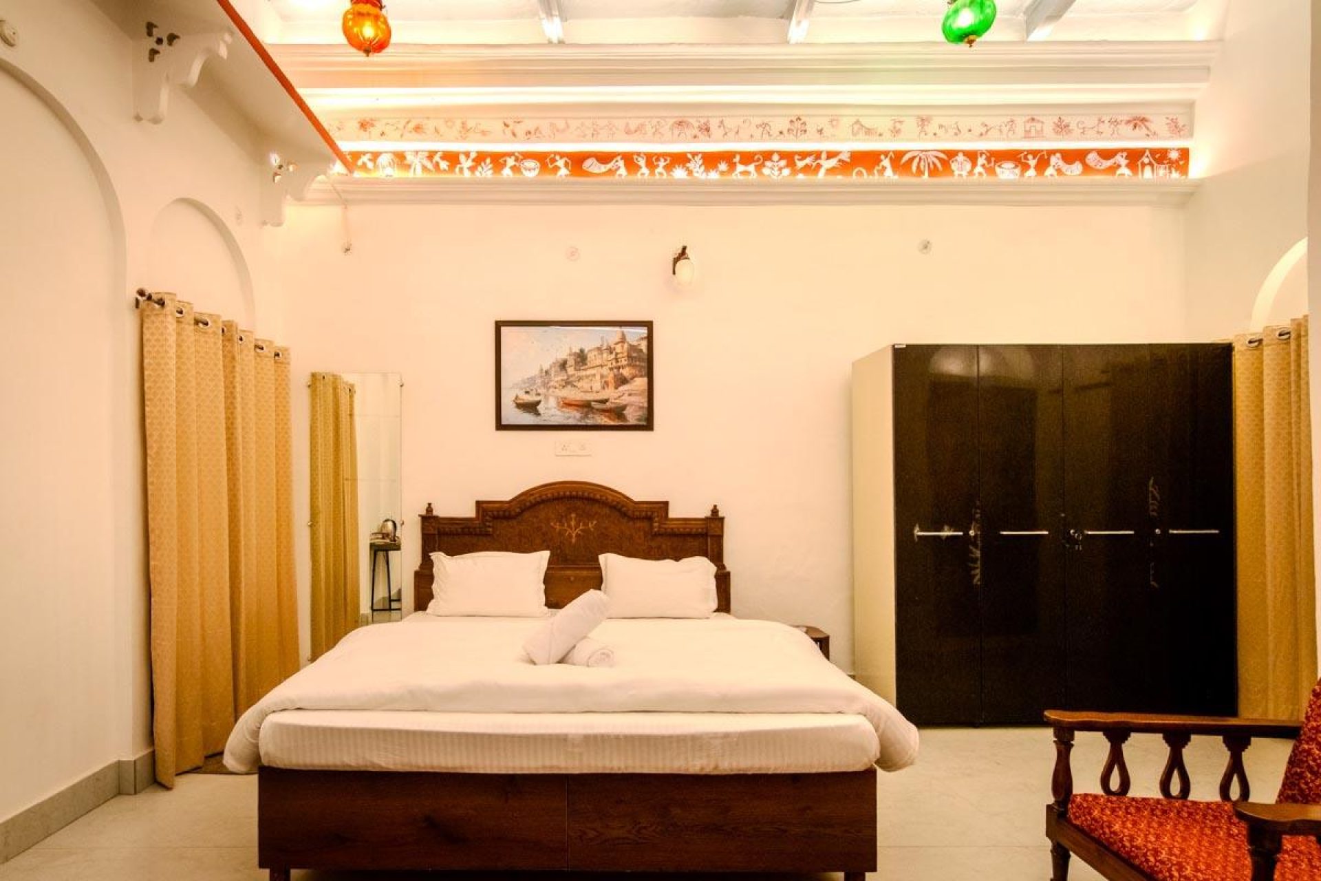 ITH_STAYS_RUDRESHWAR_MAHADEO_KOTHI_KASHI_FAMILY_SUITE-1