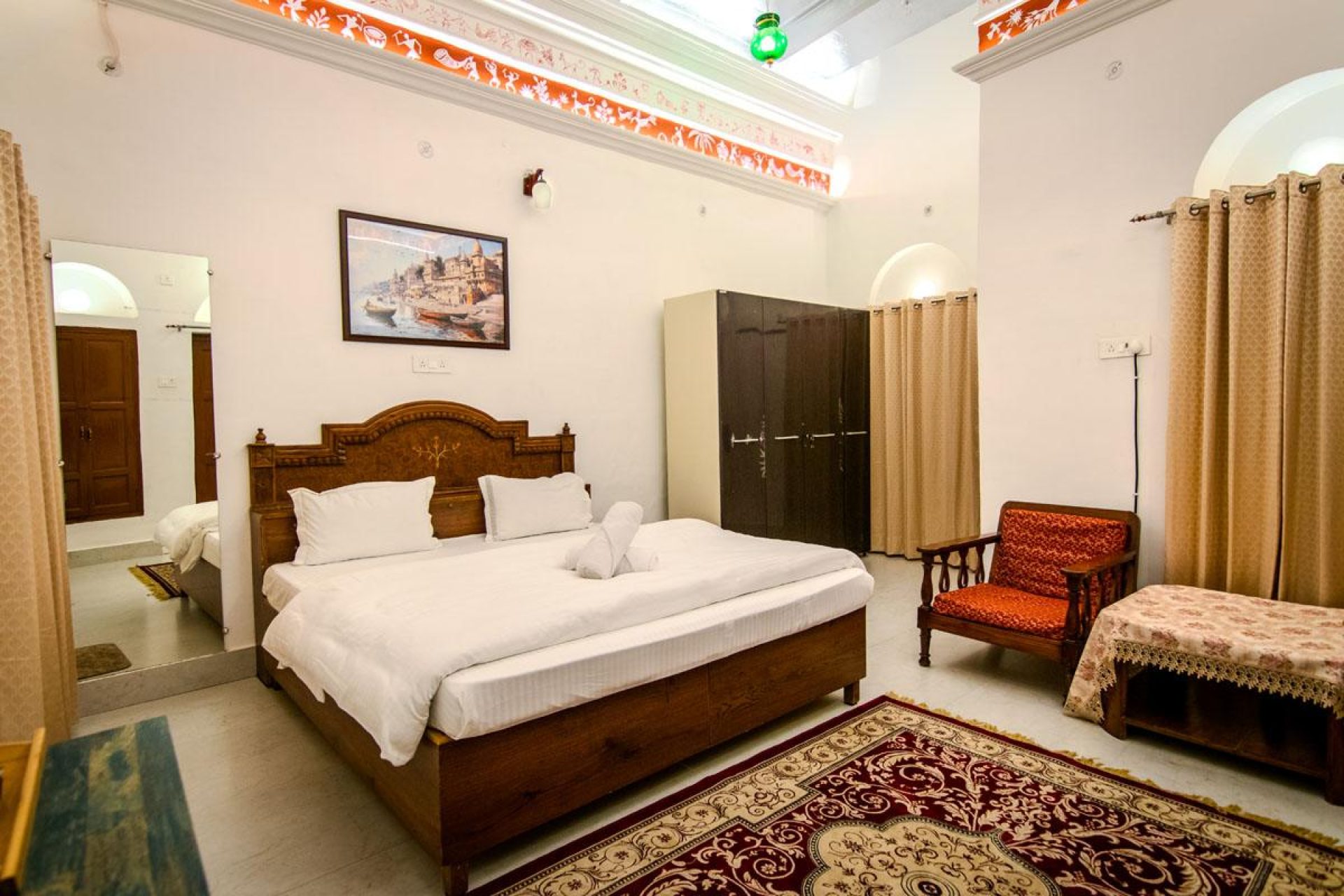 ITH_STAYS_RUDRESHWAR_MAHADEO_KOTHI_KASHI_FAMILY_SUITE-1