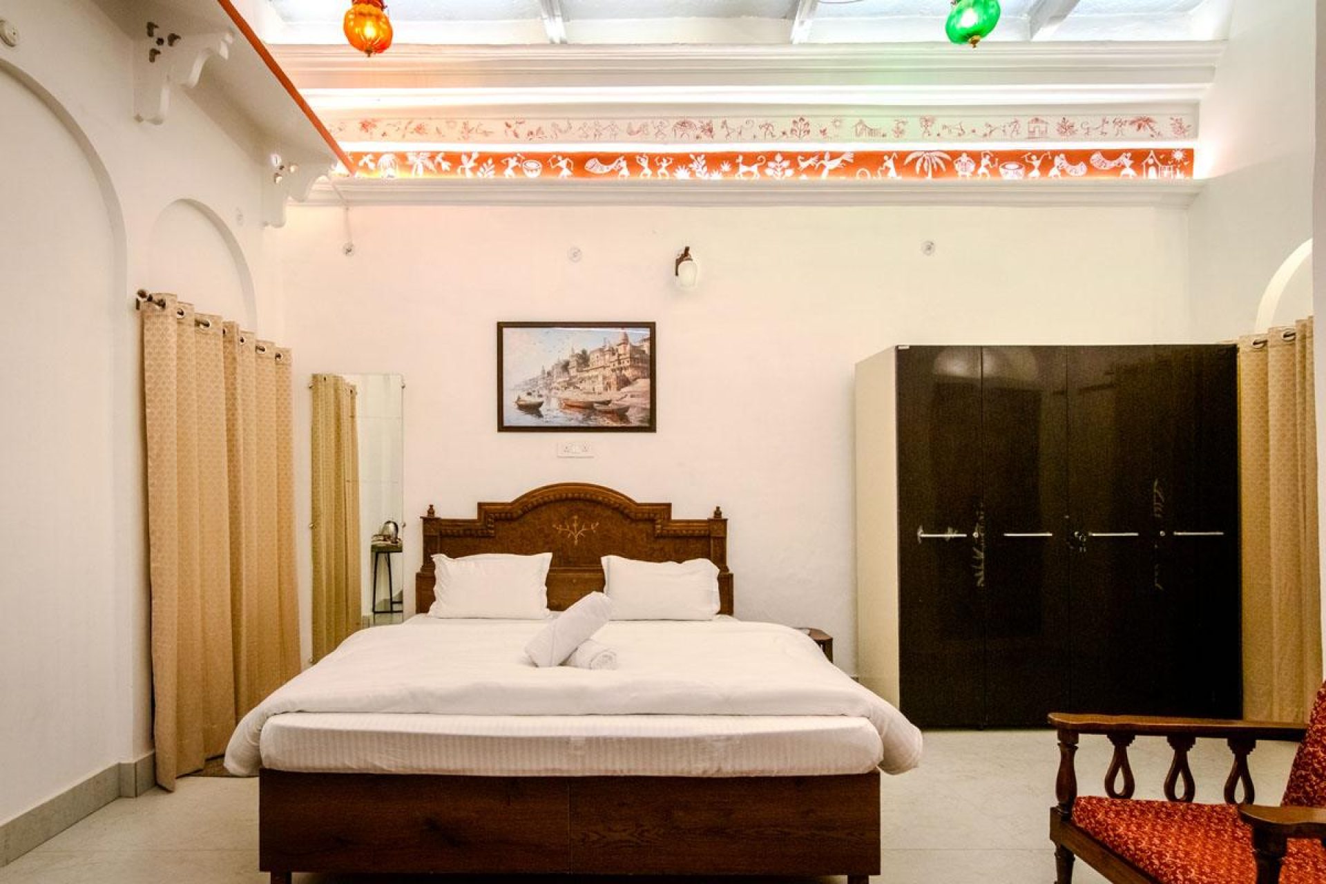 ITH_STAYS_RUDRESHWAR_MAHADEO_KOTHI_KASHI_FAMILY_SUITE-2
