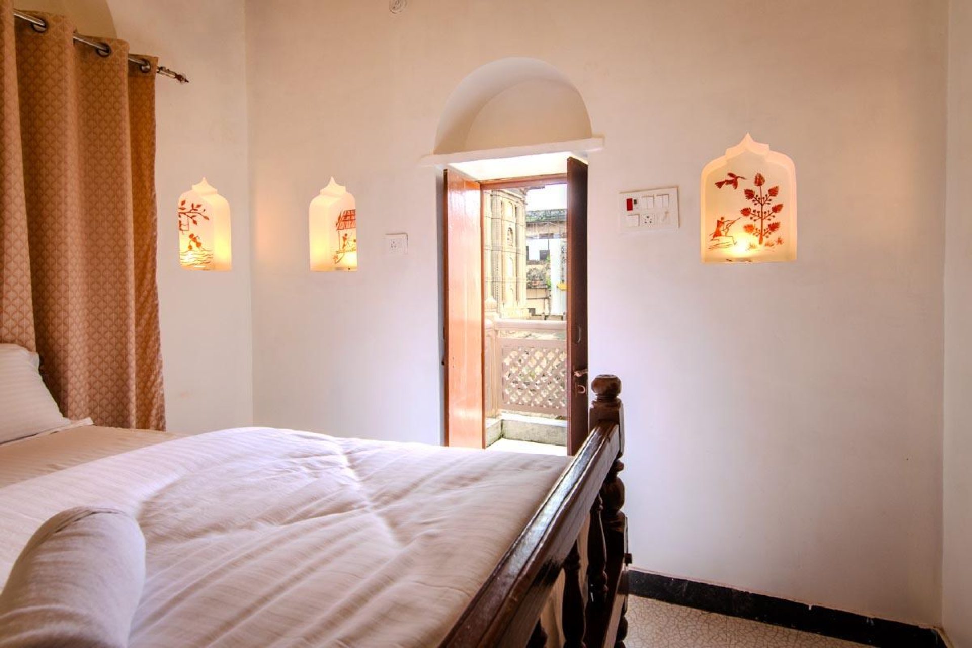 ITH_STAYS_RUDRESHWAR_MAHADEO_KOTHI_KASHI_FAMILY_SUITE-4