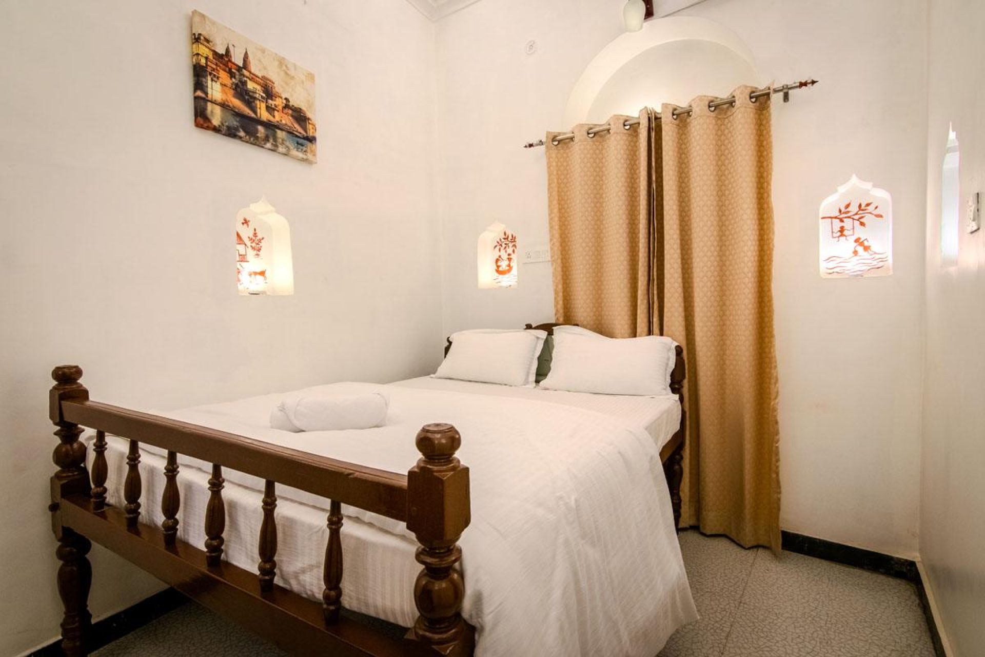 ITH_STAYS_RUDRESHWAR_MAHADEO_KOTHI_KASHI_FAMILY_SUITE-4