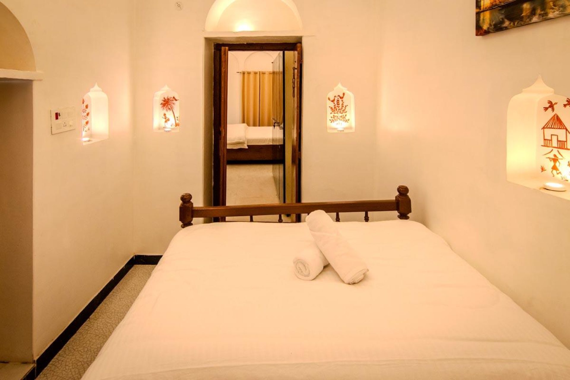 ITH_STAYS_RUDRESHWAR_MAHADEO_KOTHI_KASHI_FAMILY_SUITE-5