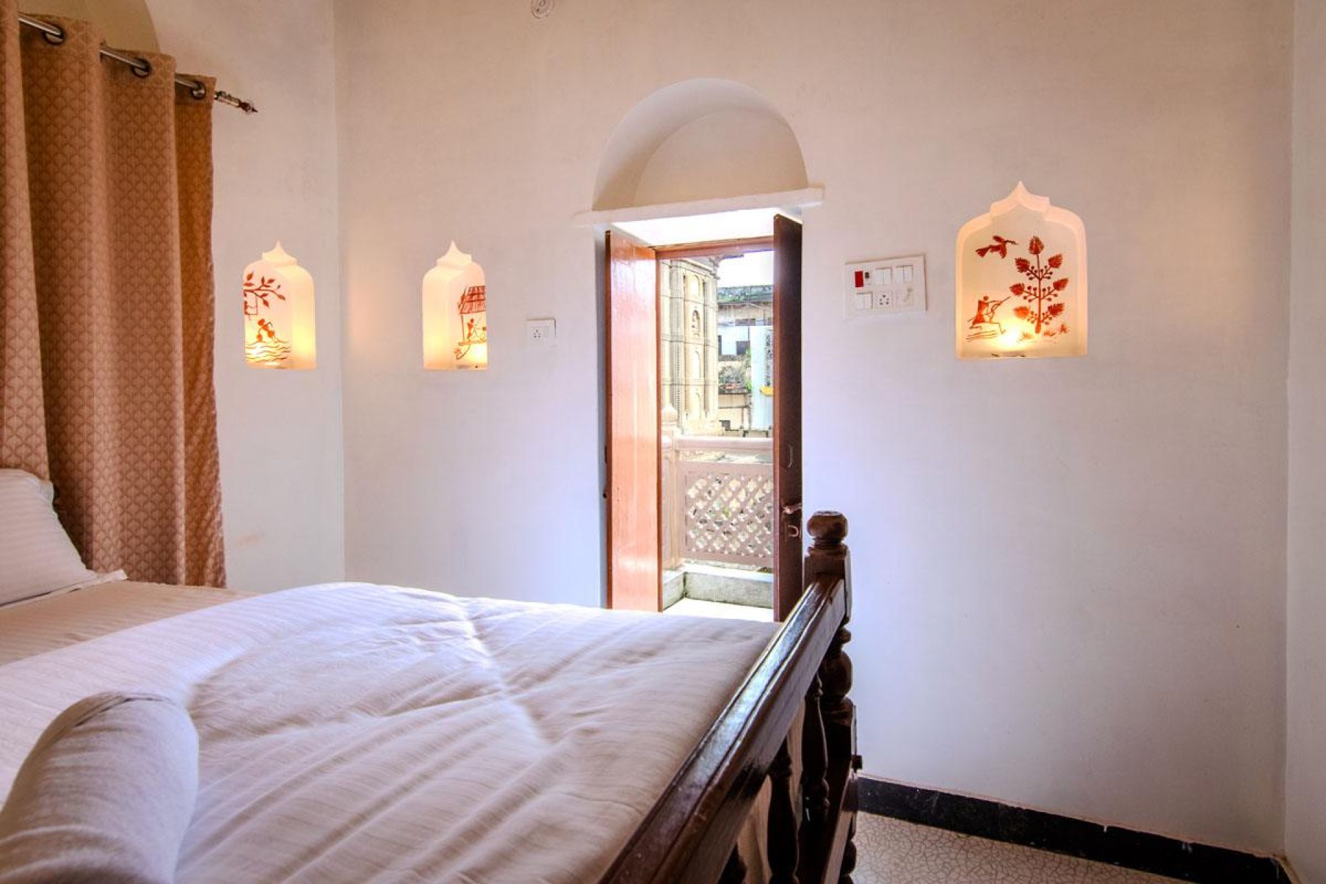 ITH_STAYS_RUDRESHWAR_MAHADEO_KOTHI_KASHI_FAMILY_SUITE-5