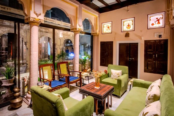 ITH_STAYS_RUDRESHWAR_MAHADEO_KOTHI_LOUNGE_AND_DINING_AREA_NIGHT-1 Rudreshwar Mahadeo Kothi
