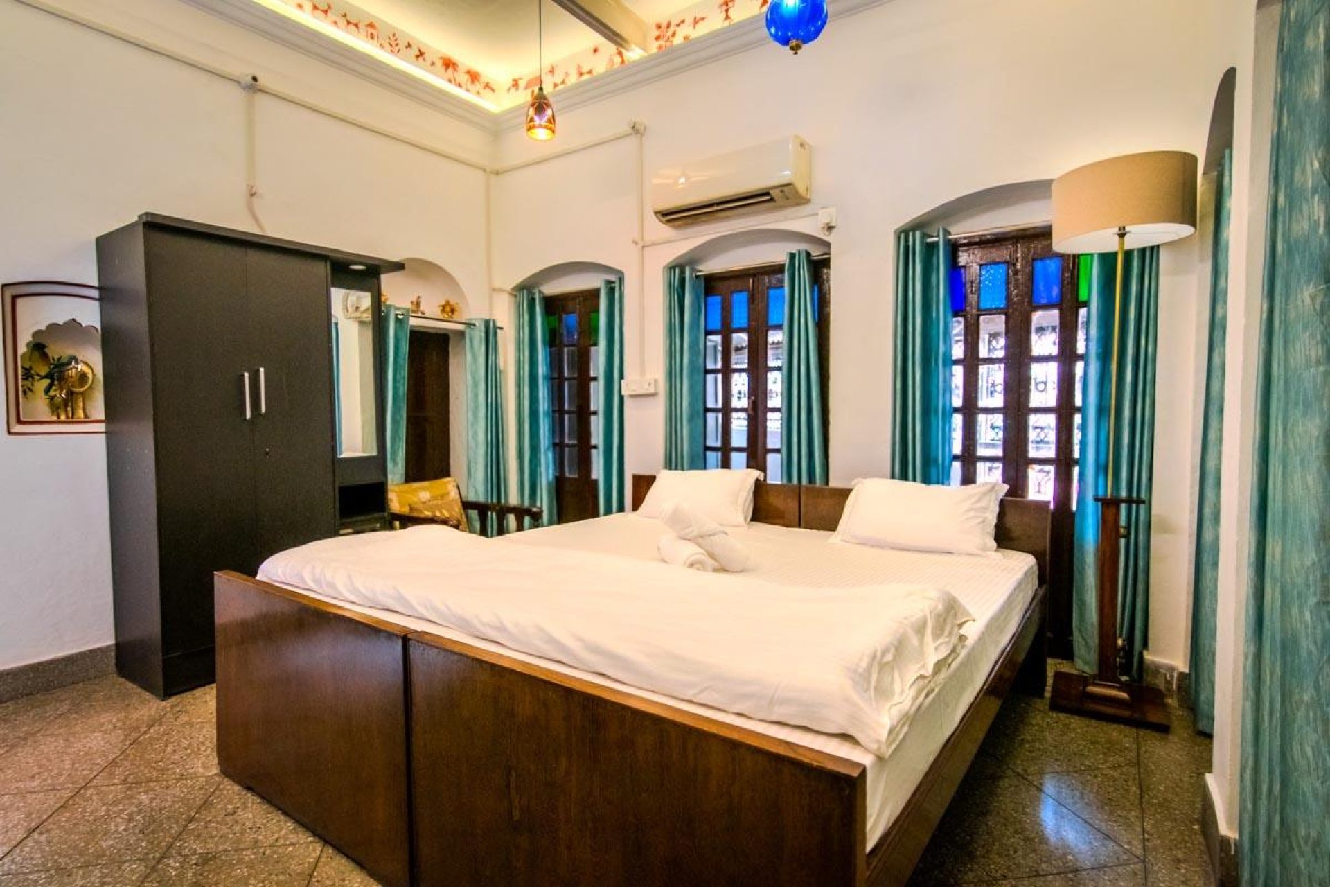 ITH_STAYS_RUDRESHWAR_MAHADEO_KOTHI_STANDARD_ROOM-1