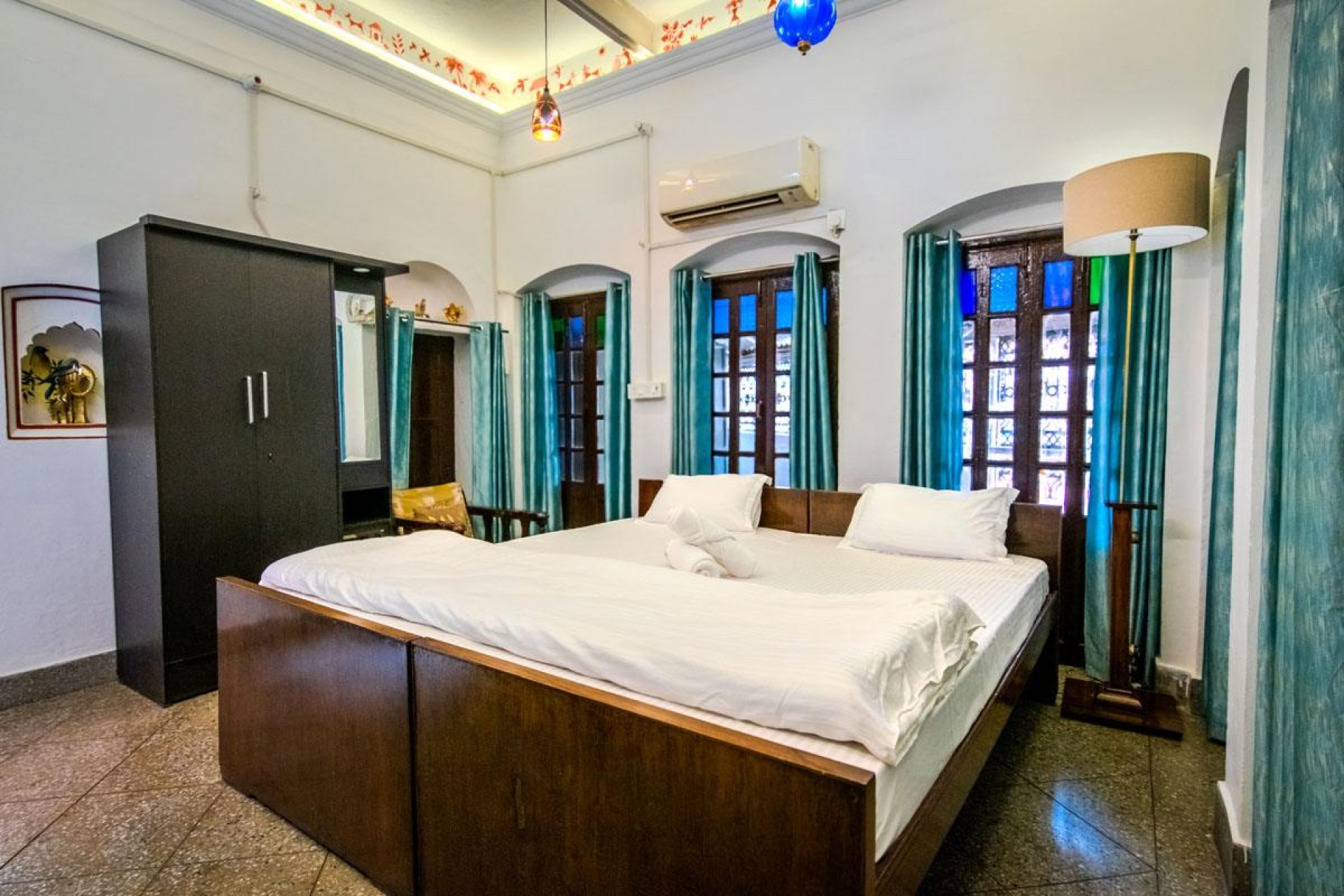 ITH_STAYS_RUDRESHWAR_MAHADEO_KOTHI_STANDARD_ROOM-1