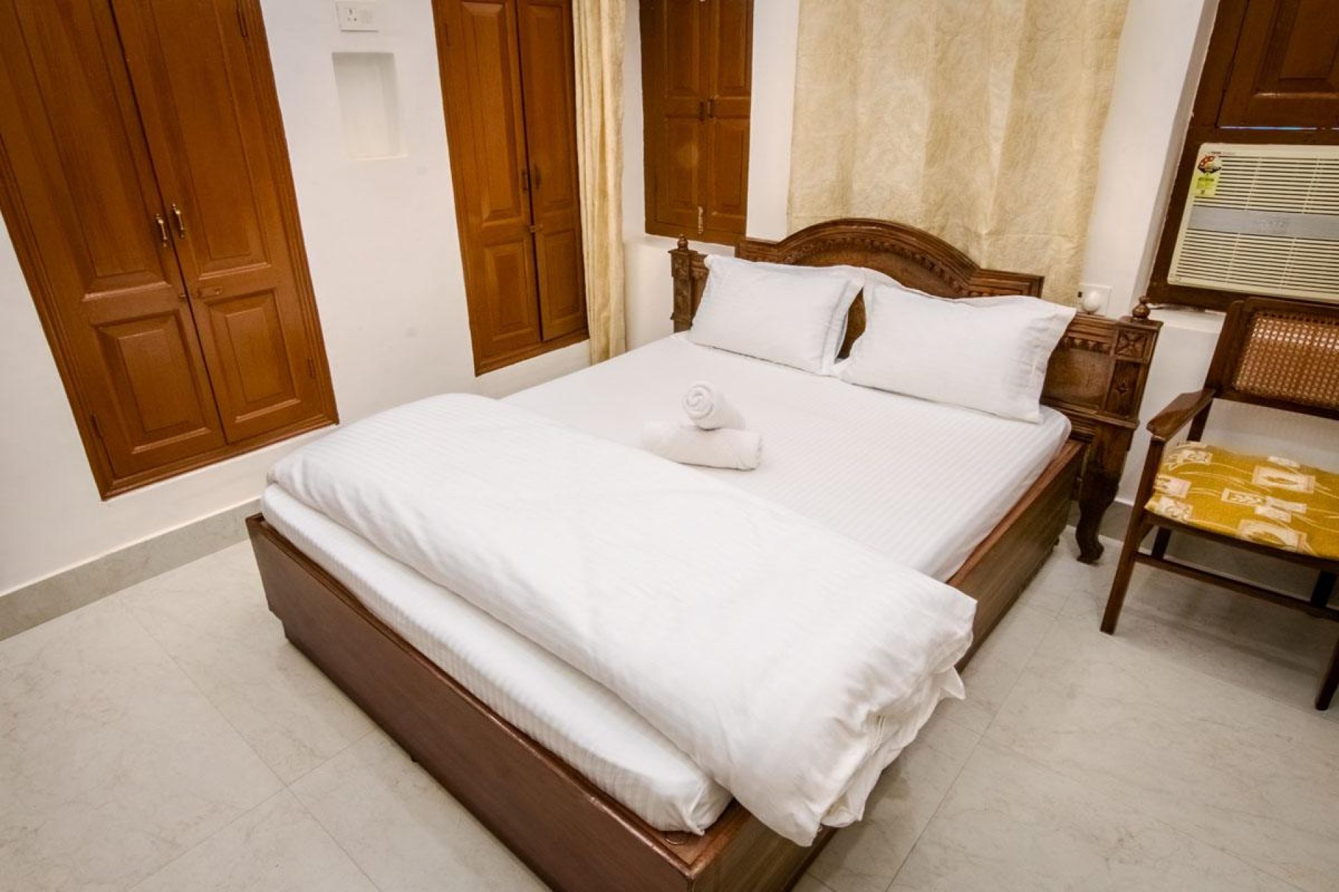 ITH_STAYS_RUDRESHWAR_MAHADEO_KOTHI_SUPERIOR_ROOM_TERRACE-1