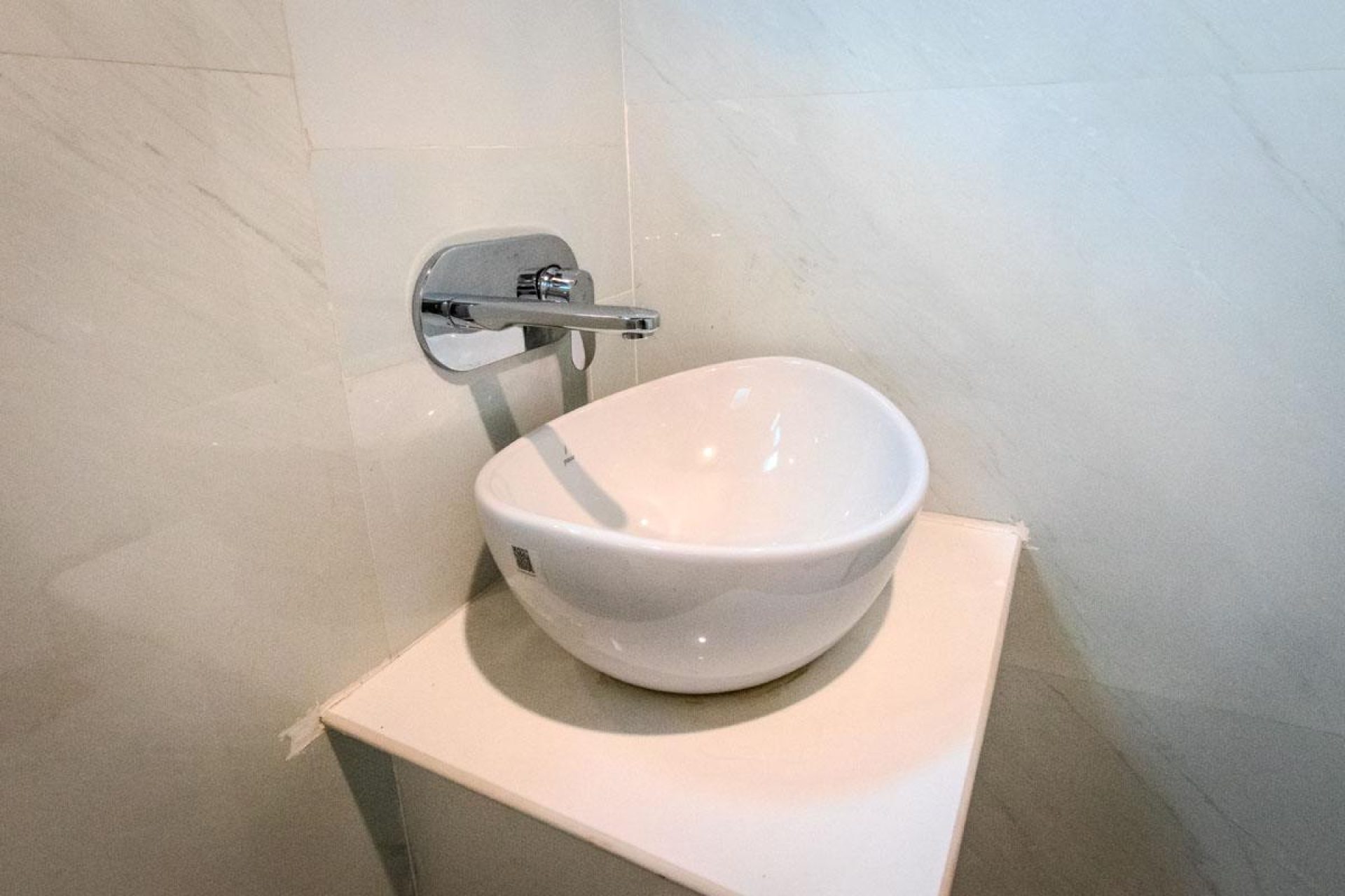 ITH_STAYS_RUDRESHWAR_MAHADEO_KOTHI_SUPERIOR_ROOM_TERRACE_BATHROOM-3